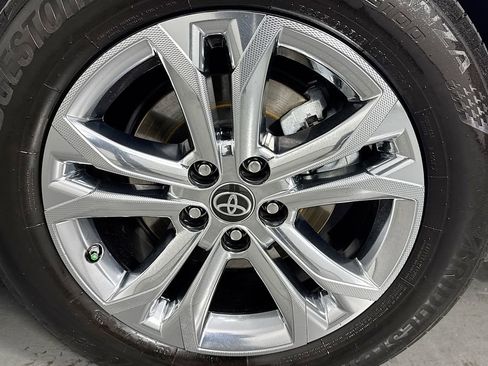 Used 2023 Toyota Sienna Platinum image 39