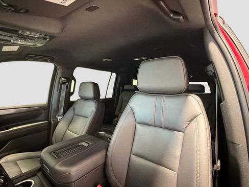 Used 2022 Chevrolet Suburban RST w/ Luxury Package image 22