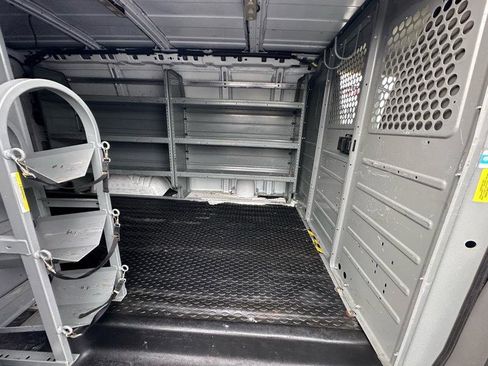 Used 2018 Chevrolet Express 2500 w/ Driver Convenience Package RWD image 24