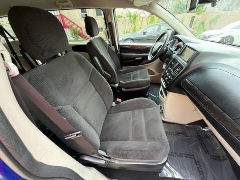 Used 2019 Dodge Grand Caravan SE w/ UConnect Hands-Free Group FWD image 25