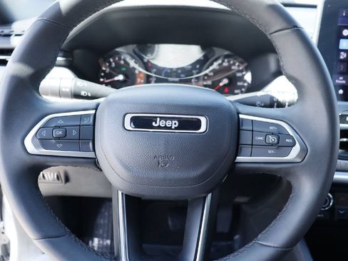 Used 2024 Jeep Compass Latitude AWD/4WD image 6