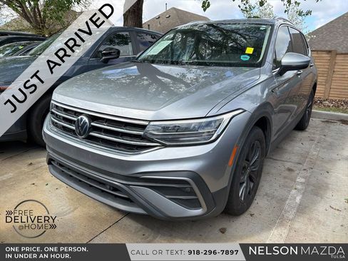 Used 2022 Volkswagen Tiguan SE w/ Panoramic Sunroof Package image 1