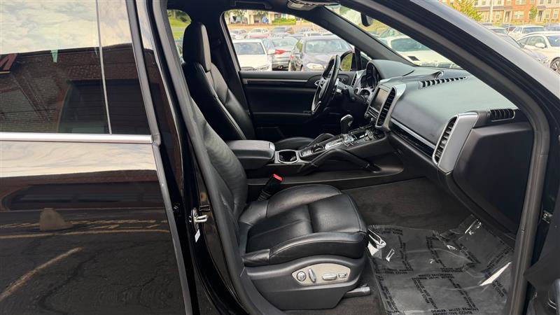 Used 2016 Porsche Cayenne AWD/4WD image 6
