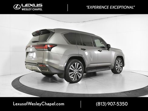 Used 2023 Lexus LX 600 4WD w/ Luxury Package image 6