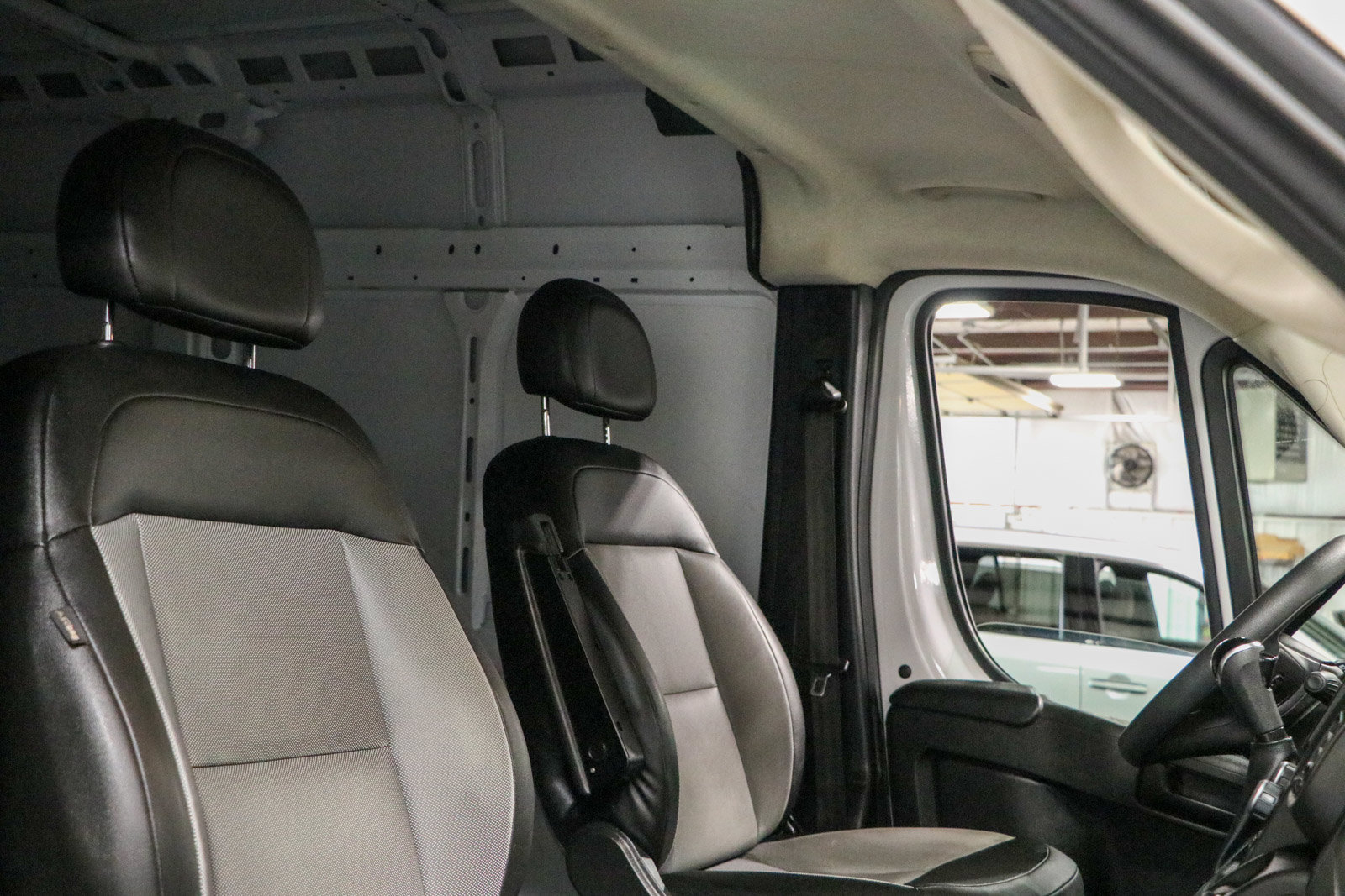 Used 2024 RAM ProMaster 2500 w/ Convenience Group FWD image 25