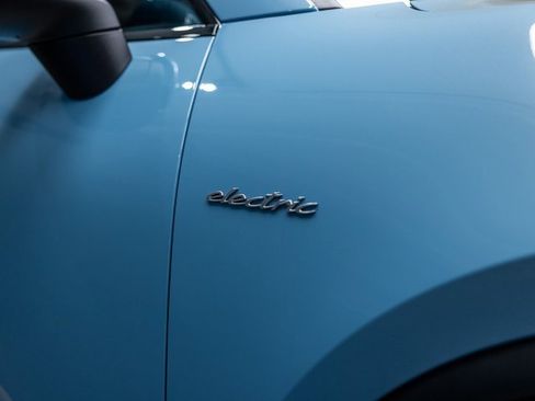 New 2025 Porsche Macan Electric image 11