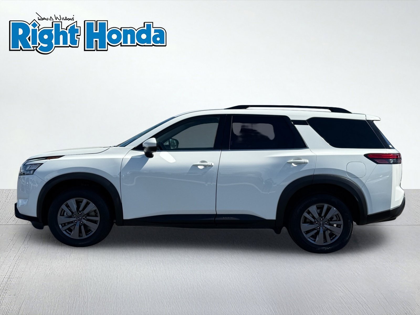 Used 2025 Nissan Pathfinder SV AWD/4WD image 3