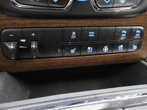 Used 2018 RAM 1500 Laramie w/ Convenience Group AWD/4WD image 48