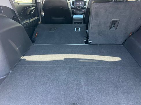 Used 2024 GMC Terrain SLT AWD/4WD image 15