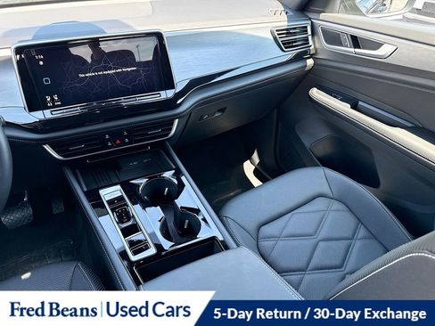 Used 2025 Volkswagen Atlas Cross Sport SE AWD/4WD image 23