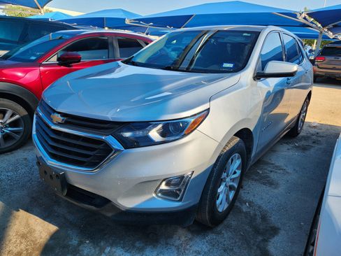 Used 2019 Chevrolet Equinox LT FWD image 2