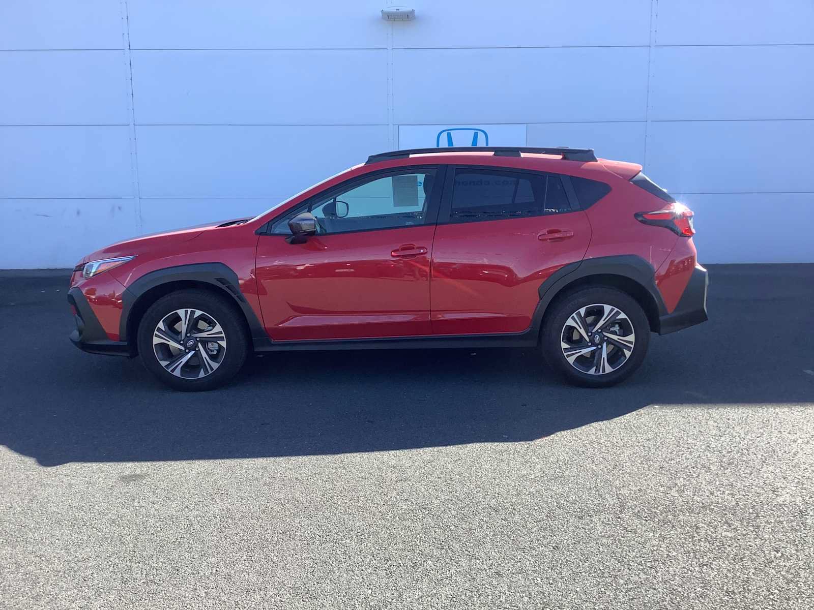 Used 2025 Subaru Crosstrek 2.5i Premium AWD/4WD image 2