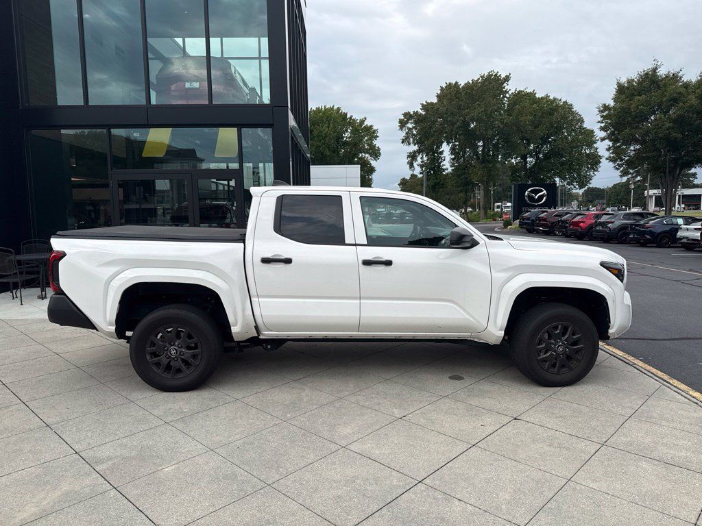 Used 2024 Toyota Tacoma SR w/ SR Upgrade Package AWD/4WD image 5