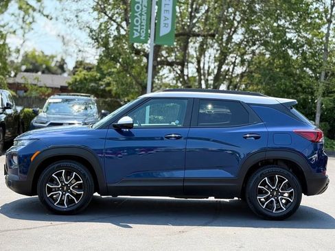 Used 2023 Chevrolet TrailBlazer ACTIV w/ Convenience Package FWD image 2