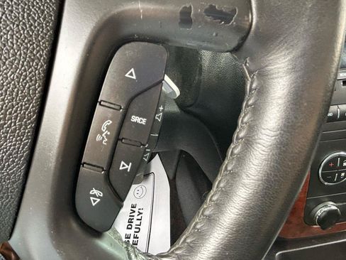 Used 2010 Chevrolet Avalanche LS w/ Interior Plus Package AWD/4WD image 32
