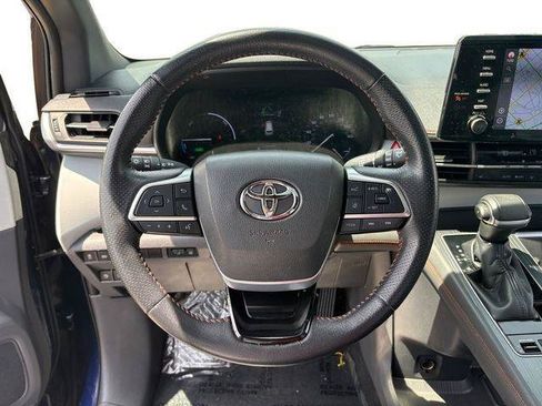 Used 2021 Toyota Sienna XSE FWD image 18