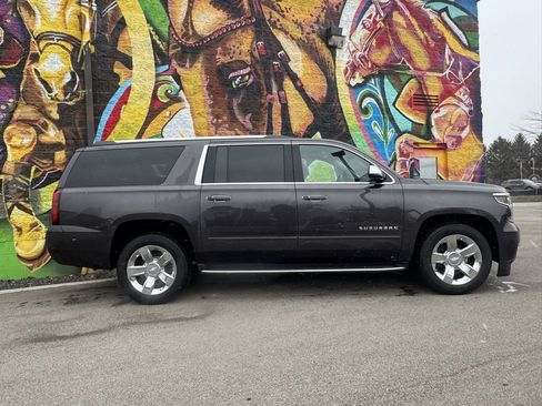 Used 2018 Chevrolet Suburban Premier image 2