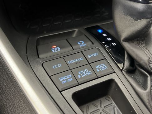 Used 2019 Toyota RAV4 LE w/ All Weather Liner Package AWD/4WD image 30