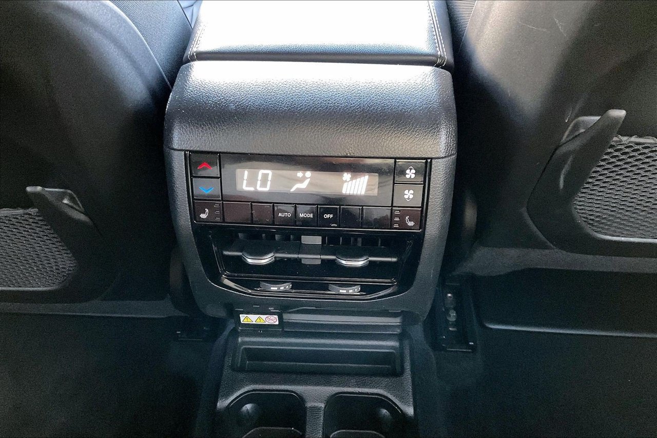 Used 2025 Jeep Grand Cherokee L Limited w/ Black Appearance Package AWD/4WD image 16