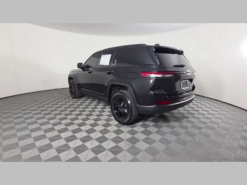 Used 2025 Jeep Grand Cherokee Altitude RWD image 42