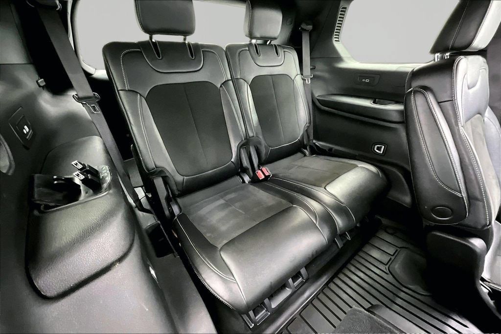 Used 2024 Jeep Grand Cherokee L Laredo AWD/4WD image 28