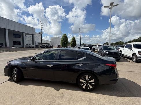Used 2022 Nissan Altima 2.5 SV FWD image 8