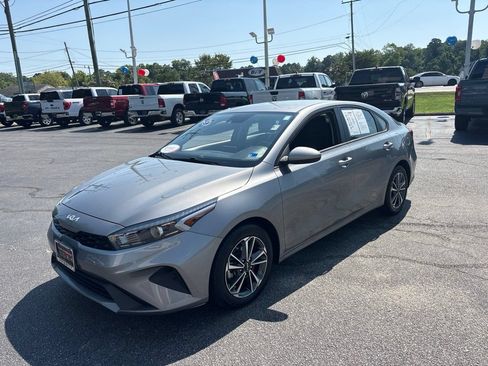 Used 2023 Kia Forte LXS FWD image 7