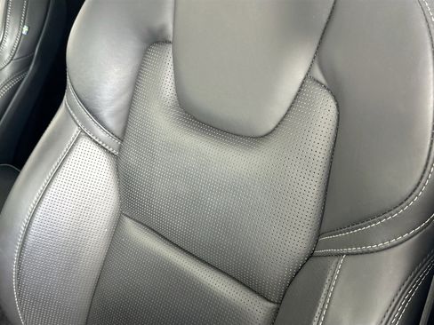 Used 2022 Volvo XC60 B5 Inscription w/ Protection Package Premier image 20