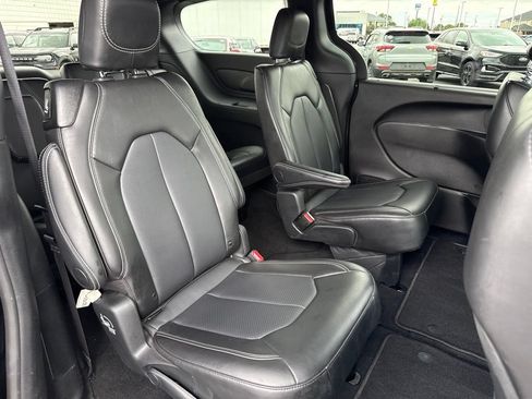 Used 2025 Chrysler Pacifica Select FWD image 35