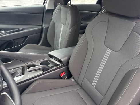 Certified 2026 Hyundai Elantra SE FWD image 30