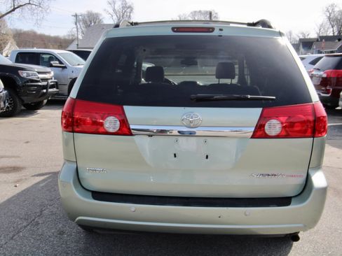 Used 2006 Toyota Sienna XLE image 5