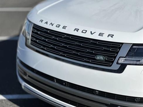 Used 2025 Land Rover Range Rover Long Wheelbase SE AWD/4WD image 4