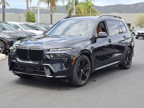 Used 2024 BMW X7 xDrive40i w/ M Sport Package AWD/4WD image 5