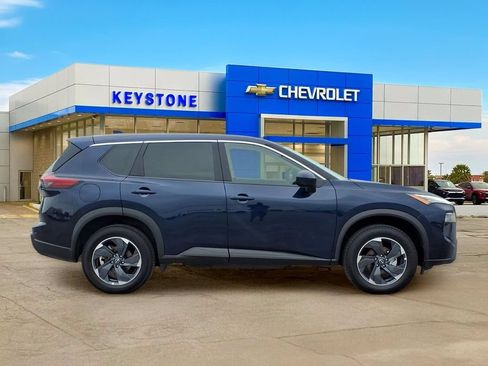 Used 2025 Nissan Rogue SV FWD image 8