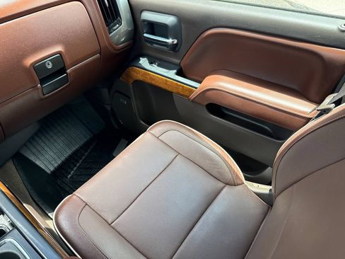 Used 2015 Chevrolet Silverado 1500 High Country w/ High Country Premium Package AWD/4WD image 16