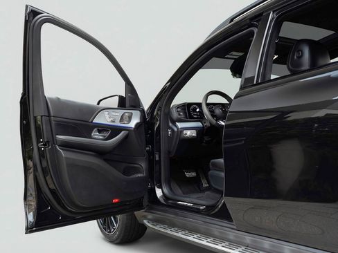 Used 2024 Mercedes-Benz GLS 63 AMG 4MATIC image 7