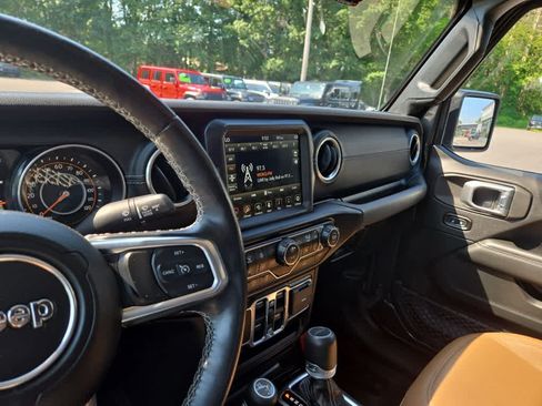 Used 2020 Jeep Gladiator Overland AWD/4WD image 24