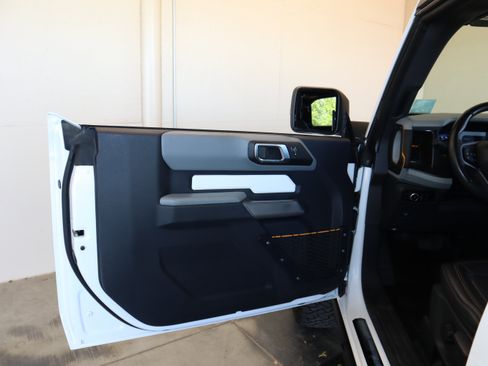 Certified 2023 Ford Bronco Badlands w/ Sasquatch Package AWD/4WD image 27