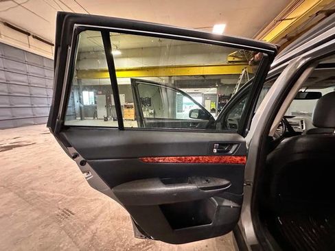 Used 2011 Subaru Outback 2.5i Limited w/ PWR Moonroof Pkg AWD/4WD image 24