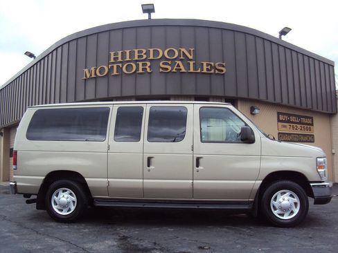 Used 2011 Ford E-150 and Econoline 150 Wagon image 1