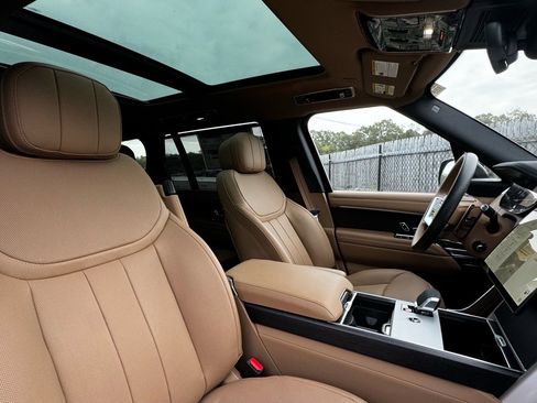 New 2025 Land Rover Range Rover Long Wheelbase SE image 21