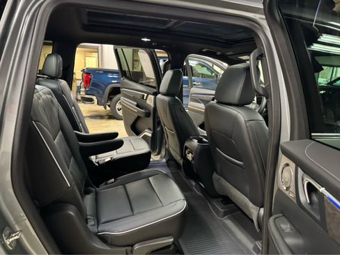 Certified 2025 Buick Enclave Avenir image 12