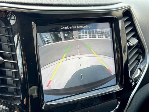 Used 2020 Jeep Cherokee Limited AWD/4WD image 28