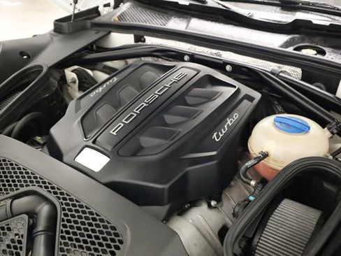 Used 2015 Porsche Macan Turbo AWD/4WD image 9