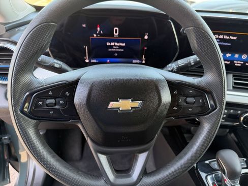 Used 2025 Chevrolet Trax LT image 25