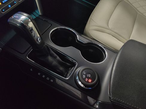 Used 2016 Ford Explorer Platinum image 26