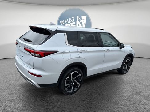 Used 2024 Mitsubishi Outlander SE AWD/4WD image 3