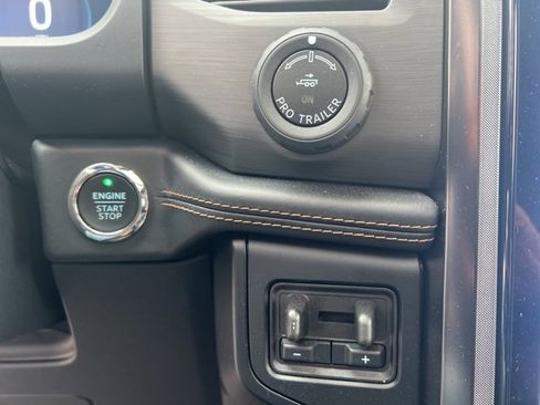 Used 2024 Ford Expedition Platinum image 34