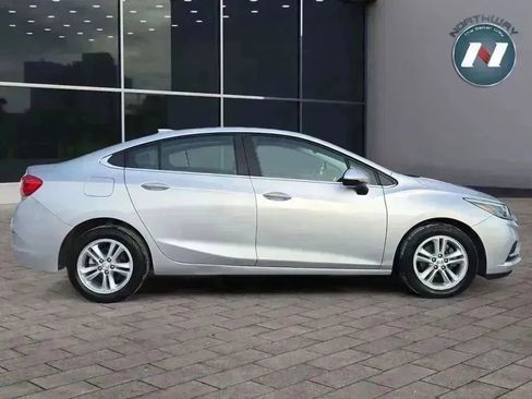 Used 2017 Chevrolet Cruze LT image 6