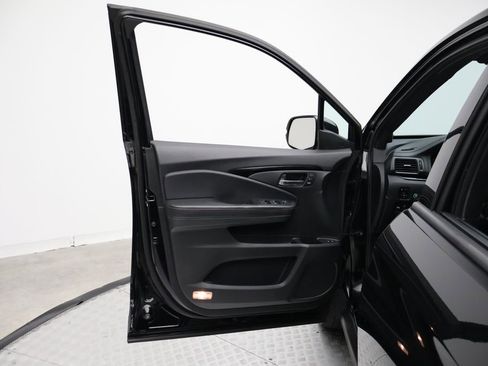 Used 2020 Honda Pilot Black Edition image 16